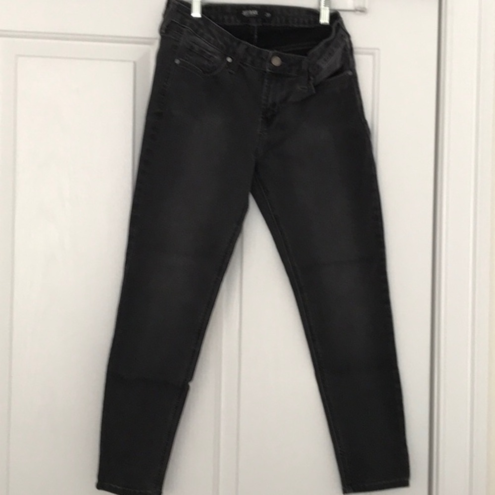JUST BLACK skinny jean